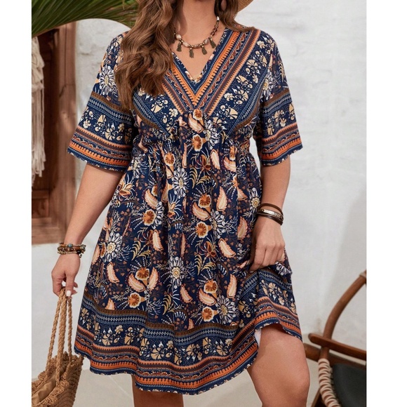 BellanBlue Dresses & Skirts - Plus Floral Print V neck Short Sleeve Mini Dress